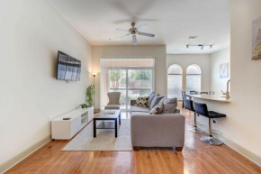 Cozy Apt NRG Pool,Wi-Fi, Free Parking, PetsOK!